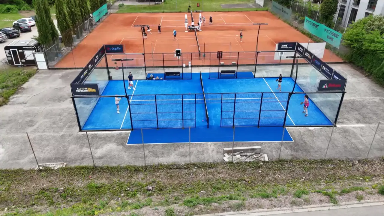 Luftbild der Anlage des TC Malterdingen mit Padelcourt und Sandplätzen