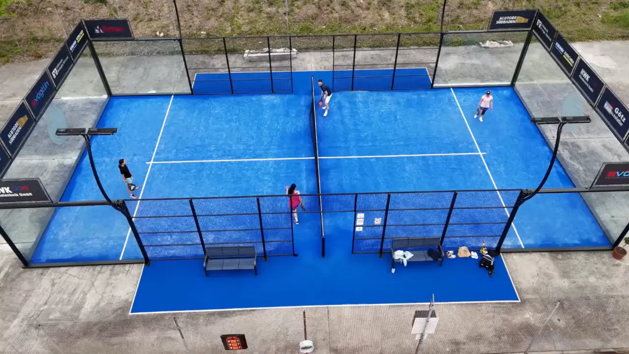 Luftbild des Panorama-Padelcourts des TC Malterdingen